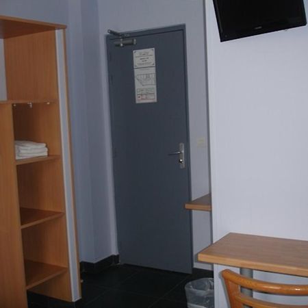 Hotel Moderne Нантерр Экстерьер фото
